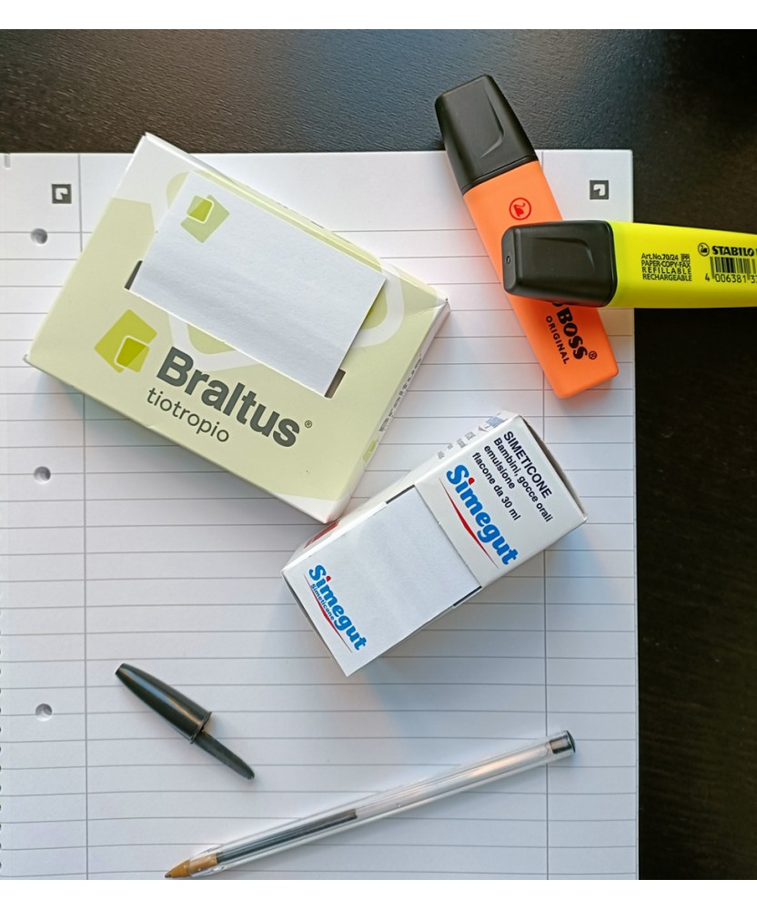 distributore blocchetti a forma di medicinale per Braltus e Simegut sopra la scrivania