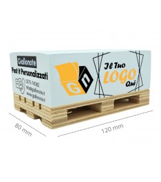 Cubo note su pallet in legno
