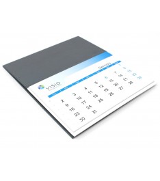 Calendario da tavolo con base rigida e fogli con i mesi