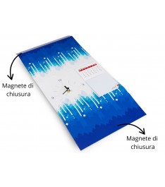 Calendario da tavolo 21x15 cm con orologio a pila e chiusura a magnete agli estremi
