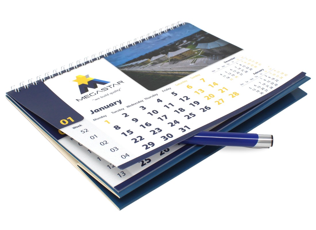 Fogli mensili del calendario da tavolo con spirale e base pieghevole