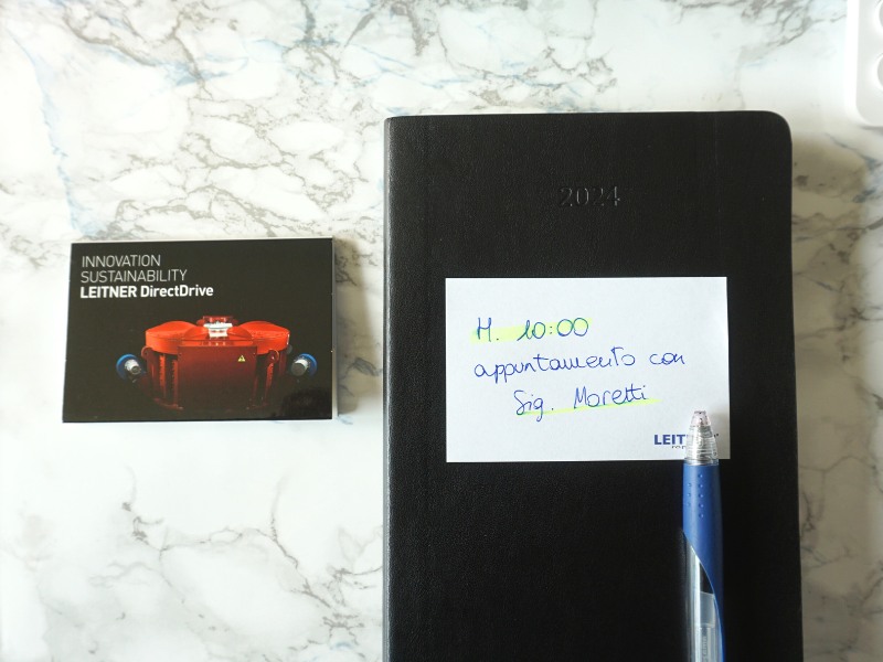 Blocchetto con copertina chiusa personalizzata e post it 90x60mm con appunto su agenda
